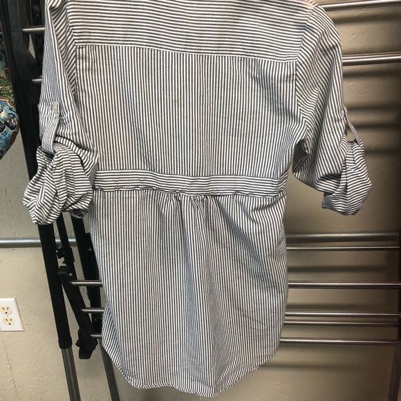 Women’s sz medium gray/white striped maternity top - Picture 7 of 7
